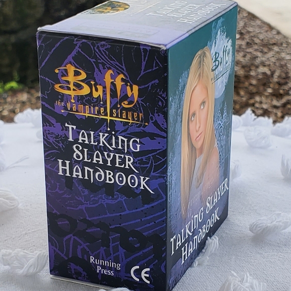 New Buffy the Vampire Slayer: Talking Slayer Handbook (RP Minis) - Picture 8 of 10